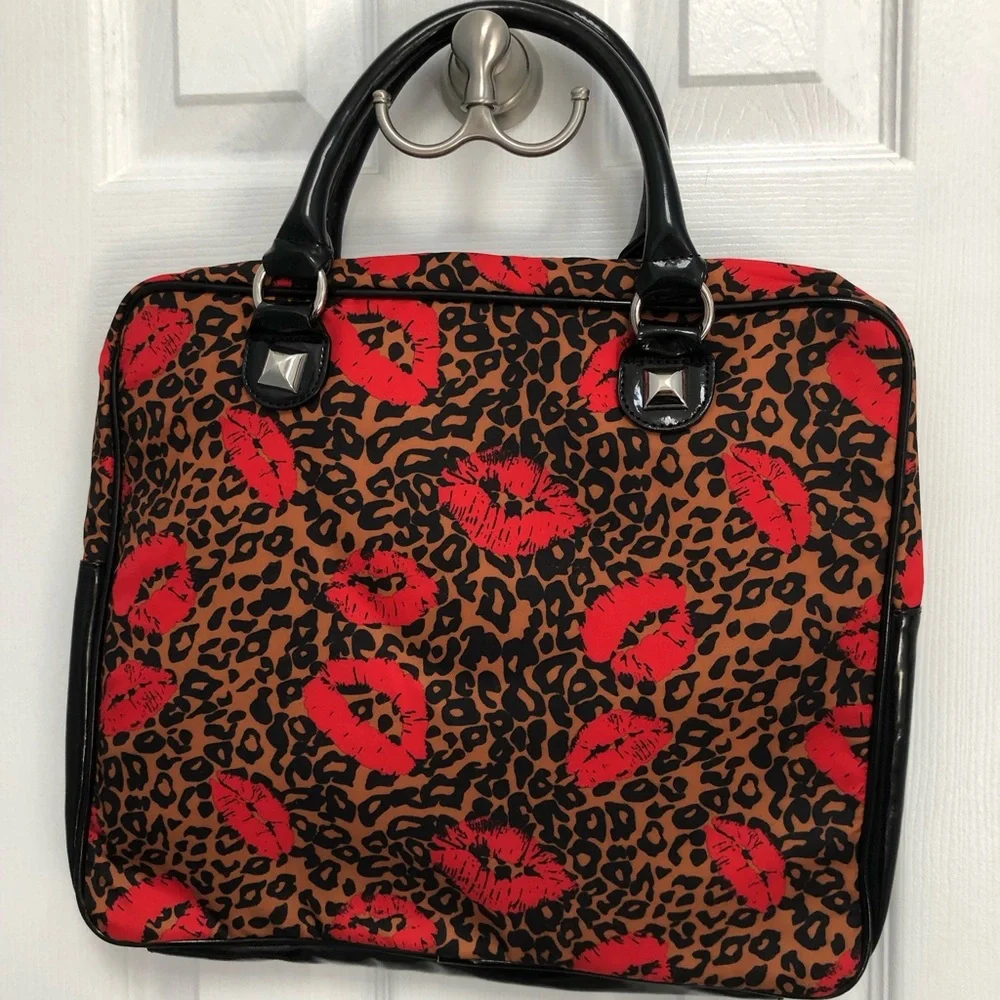 Betsey Johnson flaws multiple